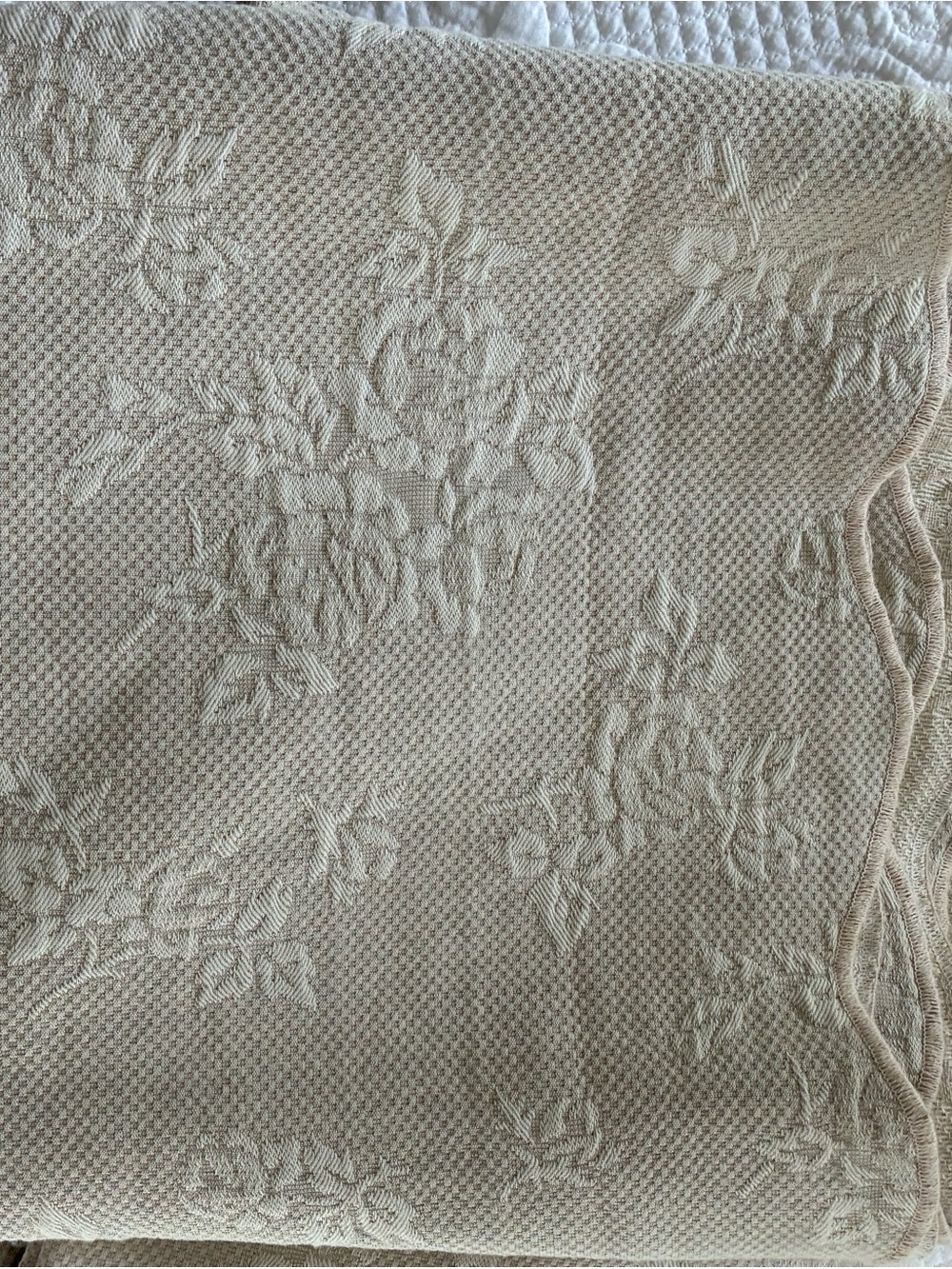 Colchas S Domingos Queen Size 102”x92” Ivory  Color Bedspread Floral Jacquard